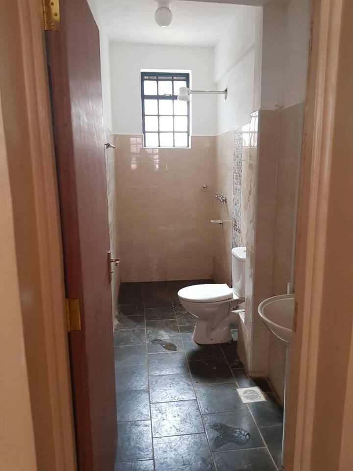 Serene court thindigua Bathroom
